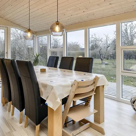 6 Person In Stubbekobing-by Traum *